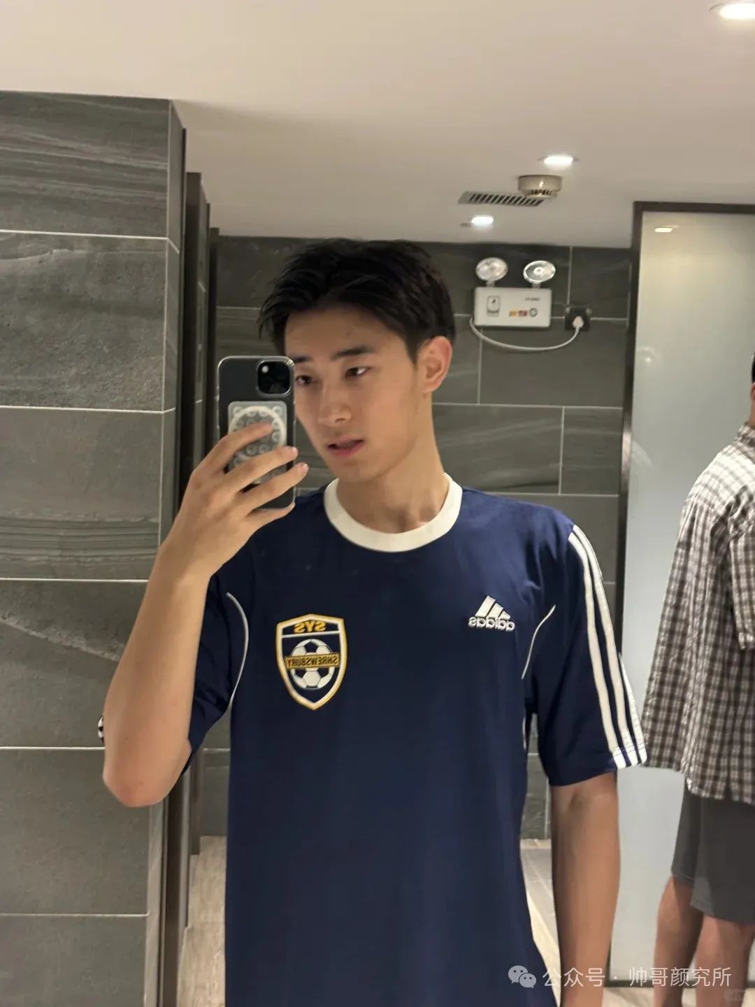 好看的呆萌男大！网友：拐回家当压寨弟弟 | 网红帅哥