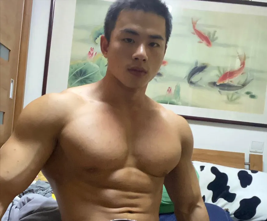 推上爆火的北京寸头肌肉天菜，胸肌也太大大大了！