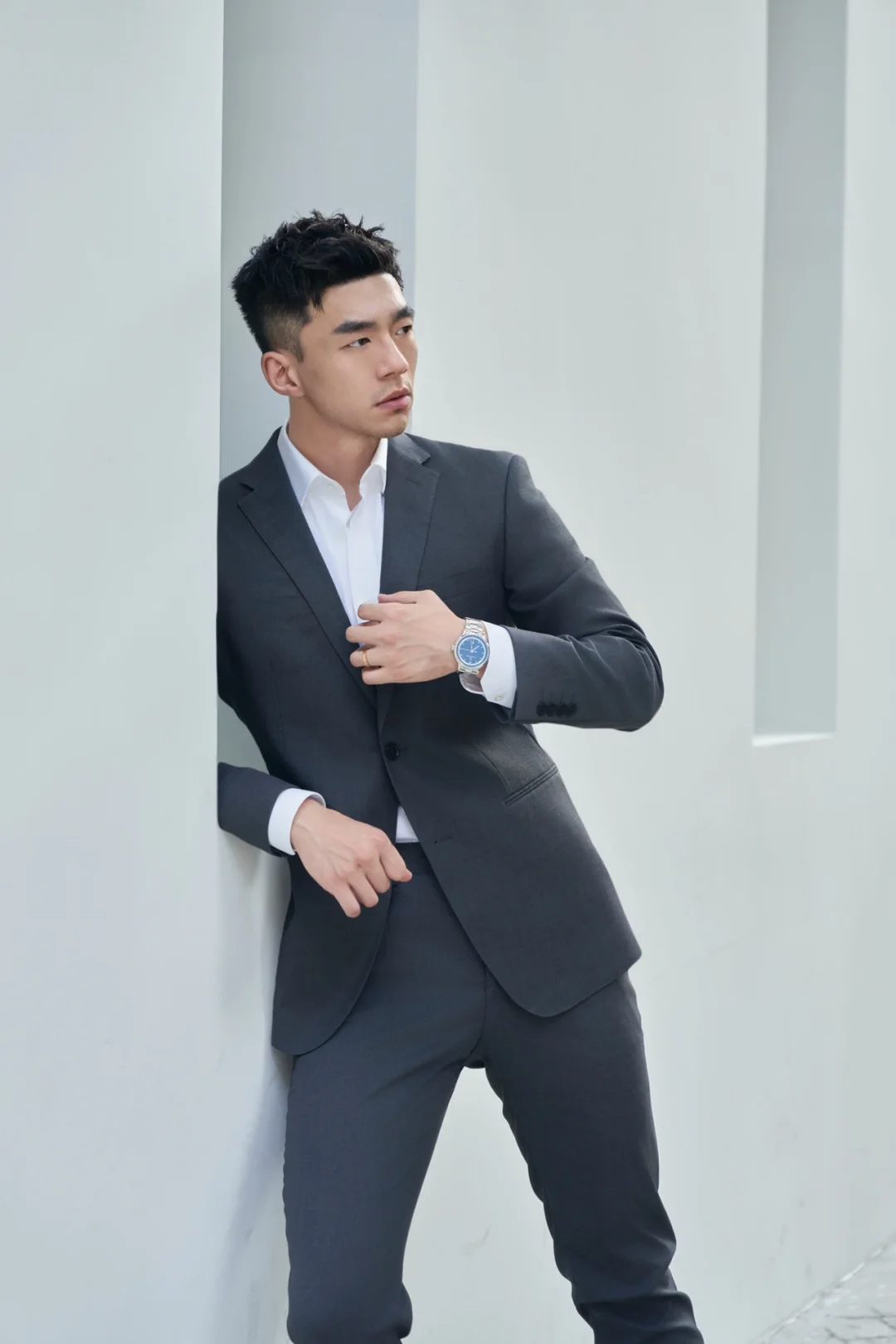 山东西装 190cm 大男孩，来电梯口一下！