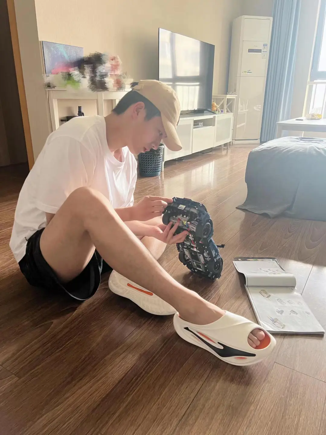 95 小生撞脸推特网红，神似顶流男星，于他而言未必是好事？