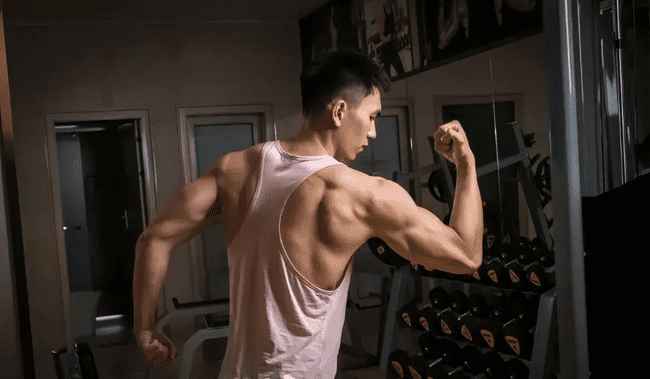 黑皮薄肌男孩，会是你的 crush 吗？
