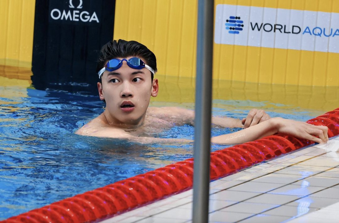 192CM 汪顺比赛穿紧身泳裤照刷屏实力凸出，被摸胸了？