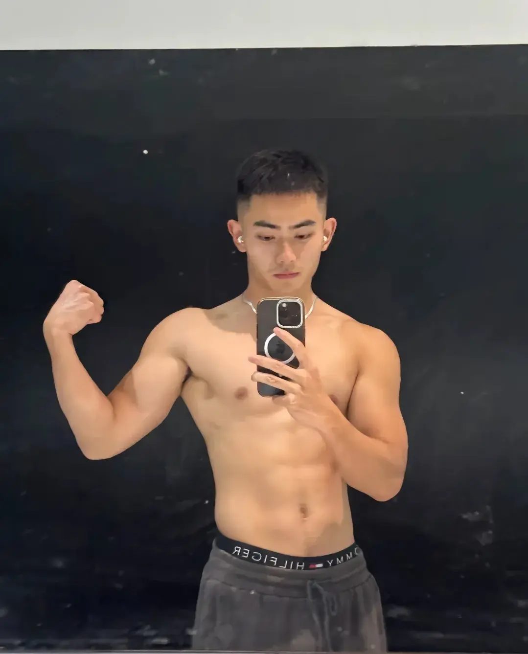 00 后阳光肌肉帅哥,充满了阳刚之气! 00 后阳光肌肉帅哥,充满了阳刚之气!