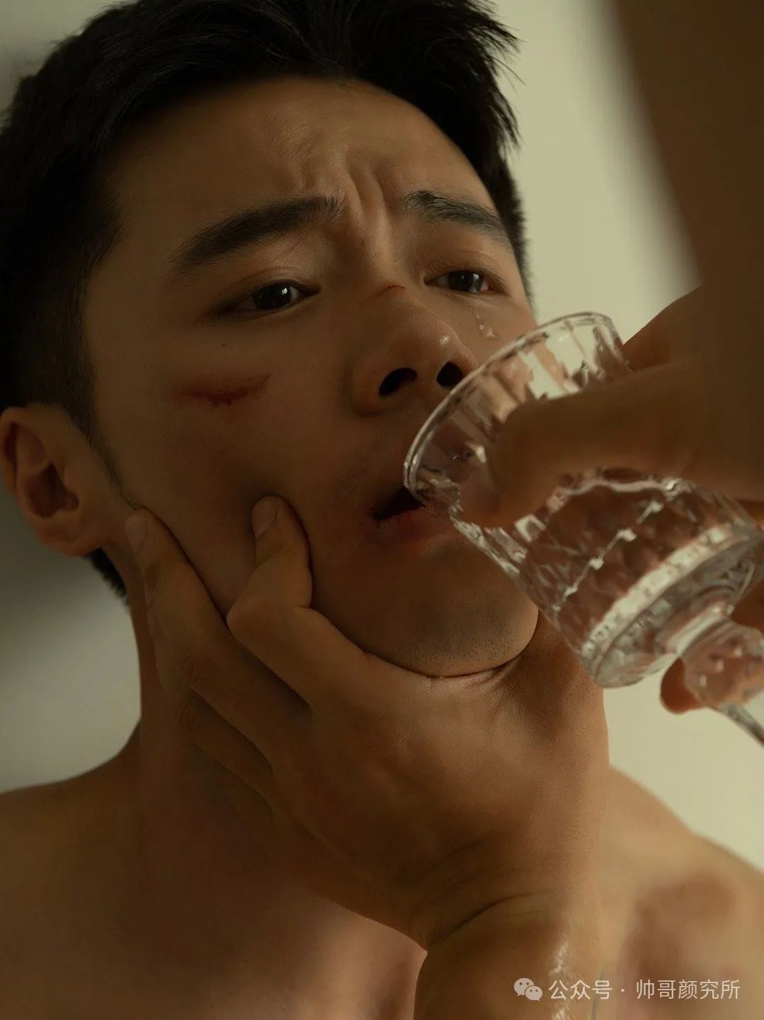 兄弟你好香！宽肩窄腰、身材抢镜的阳光少年 | 网红帅哥