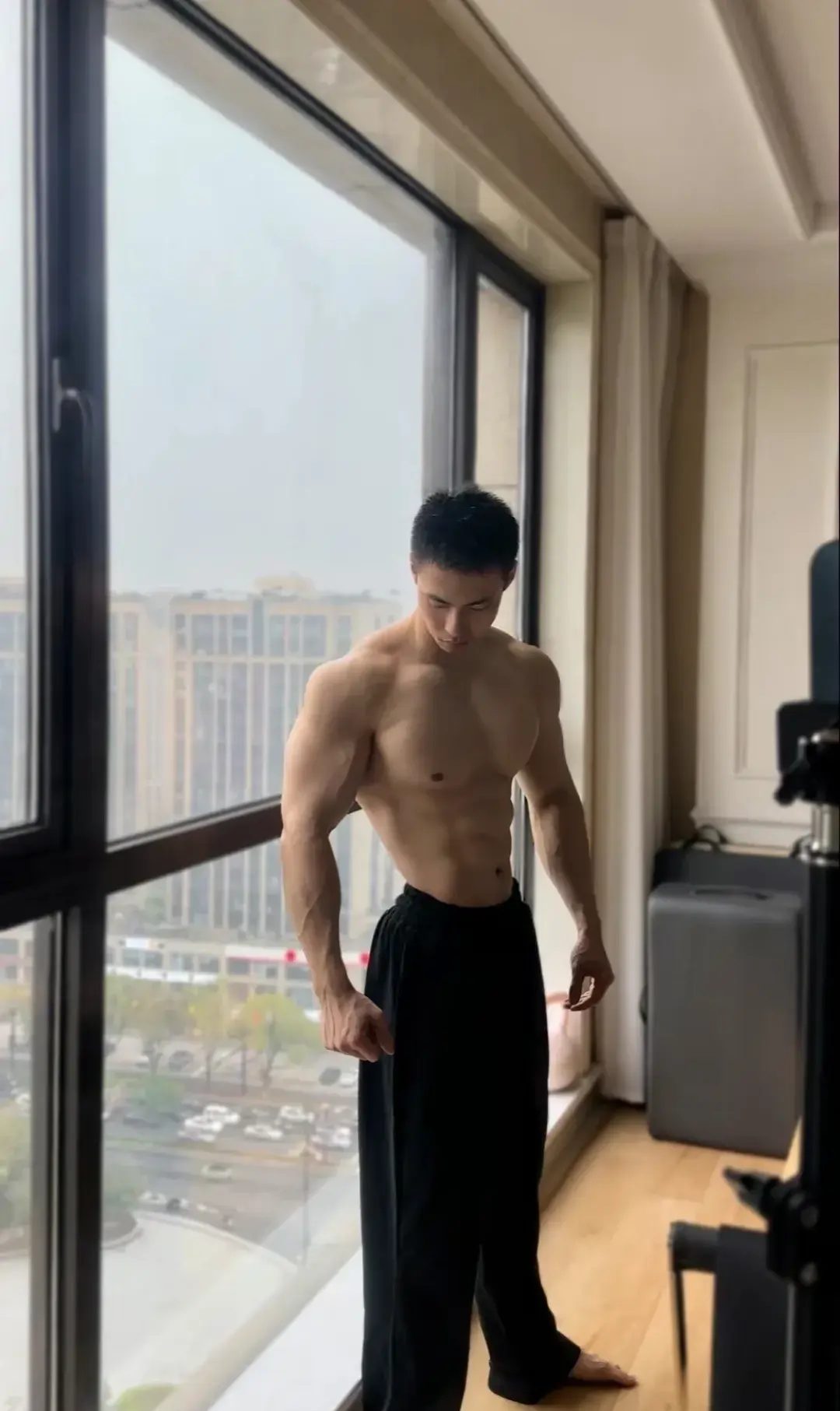 超级的 man 帅气健身教练，四方刚毅大男孩！