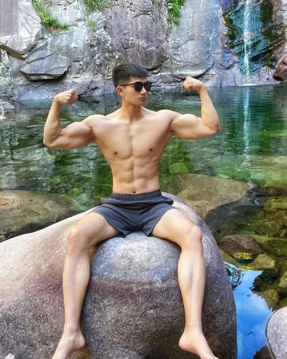 185cm 翘 P 山东帅哥，野外露营太有料了！