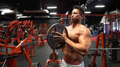 大胸的猛男都是怎样练的？