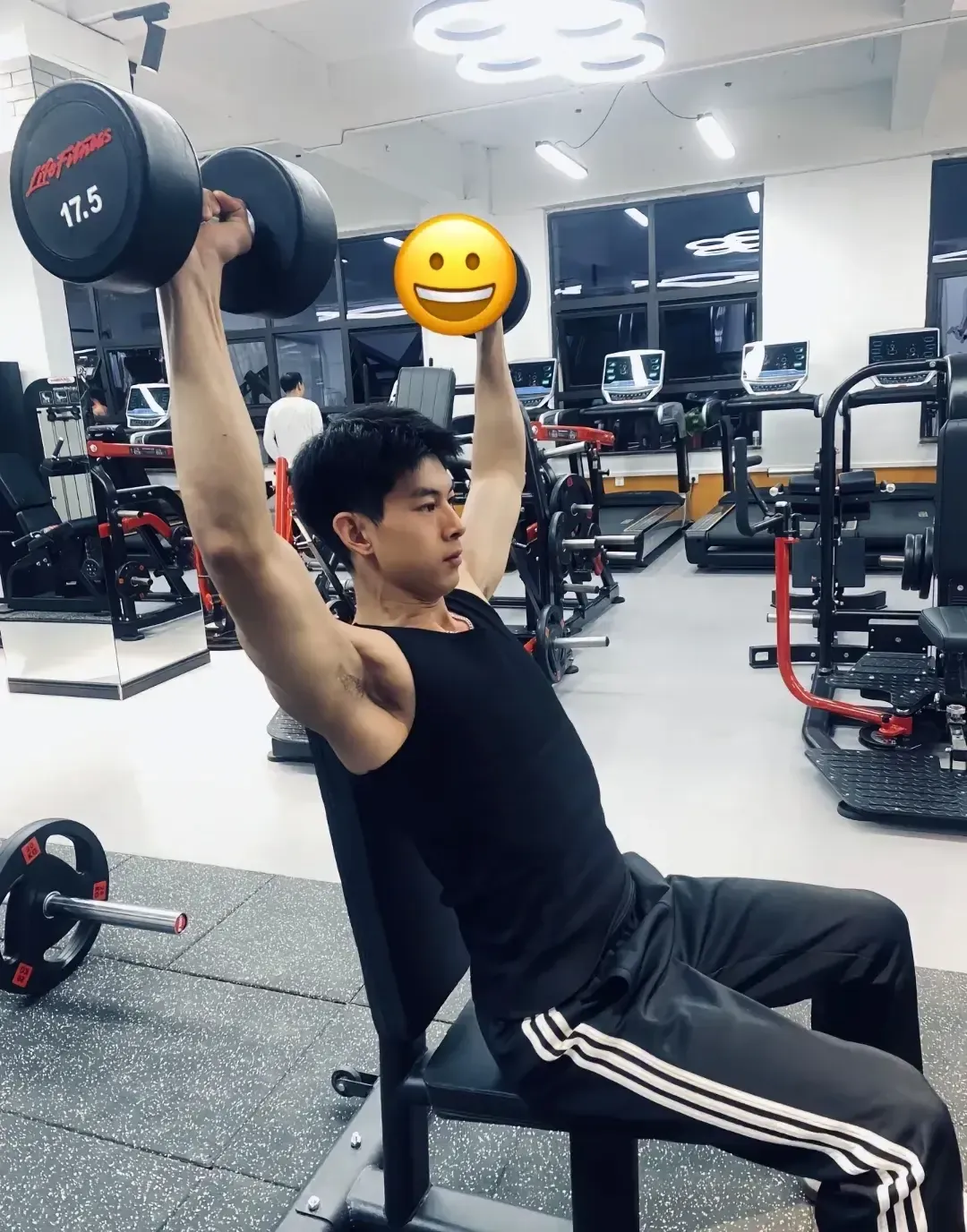 19 岁篮球体育生的小腹肌，有多好看？
