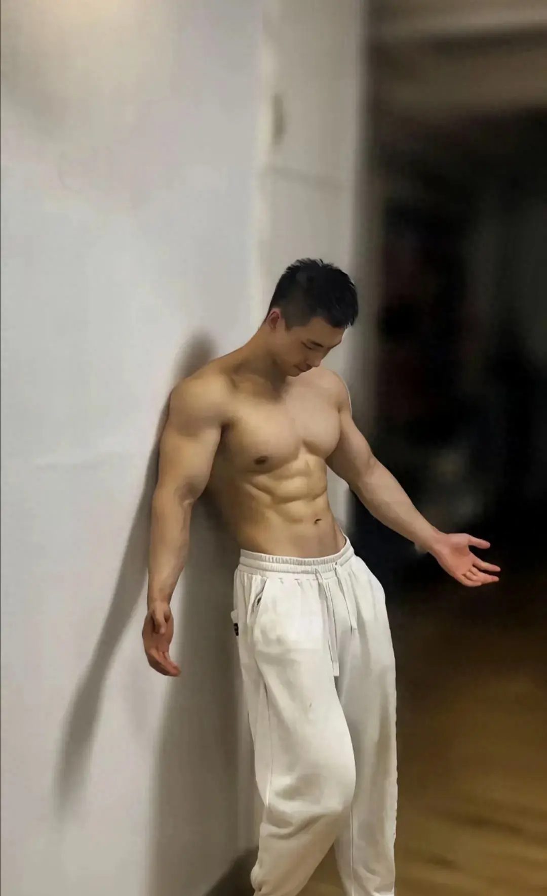 超级的 man 帅气健身教练，四方刚毅大男孩！