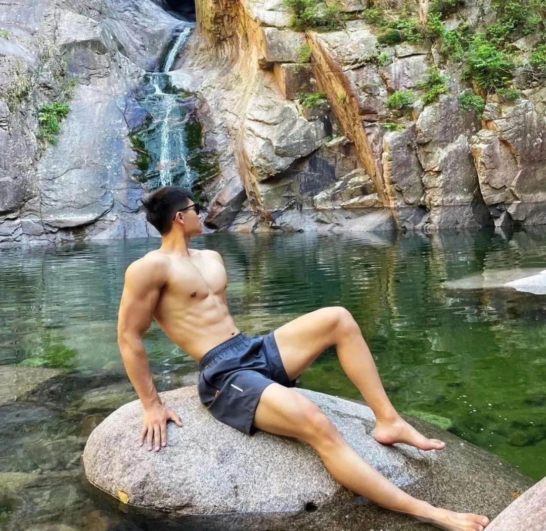 185cm 翘 P 山东帅哥，野外露营太有料了！