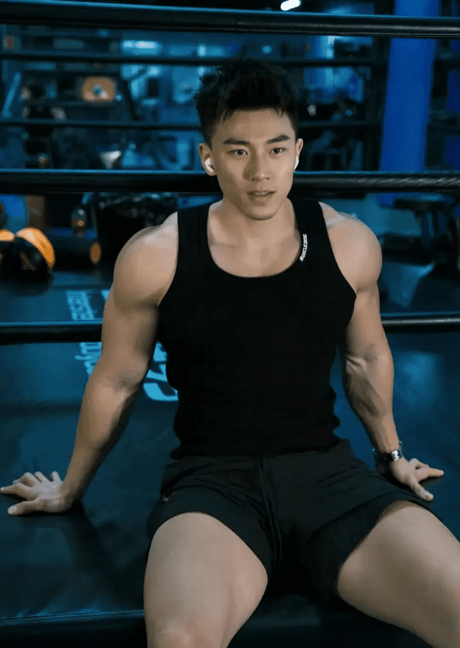 人夫感十足的肌肉壮男，X 张力实在是太强了！