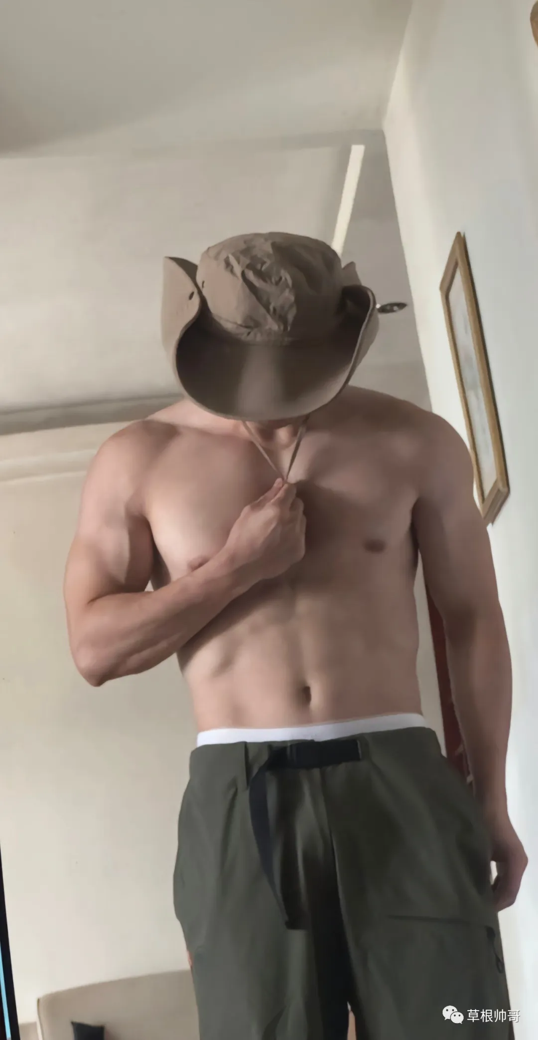 广西肌肉熟男蒙脸秀肌肉，太令人遐想了！