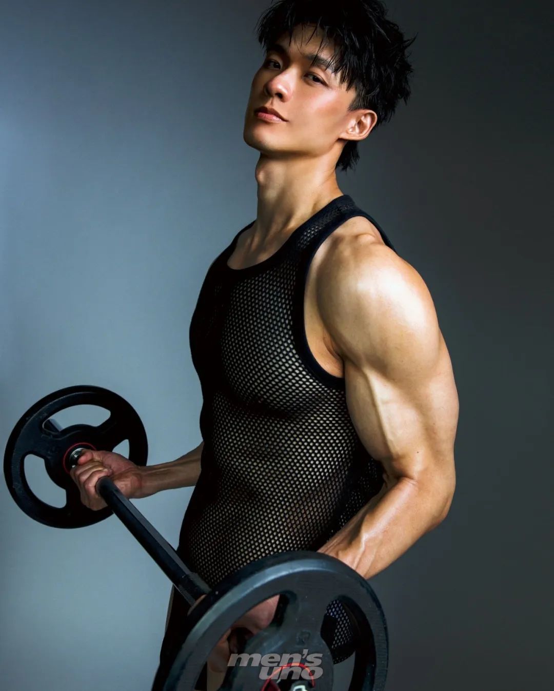 网红游泳教练变成这样了？他居然还拍了 men's 荷尔蒙大片！！