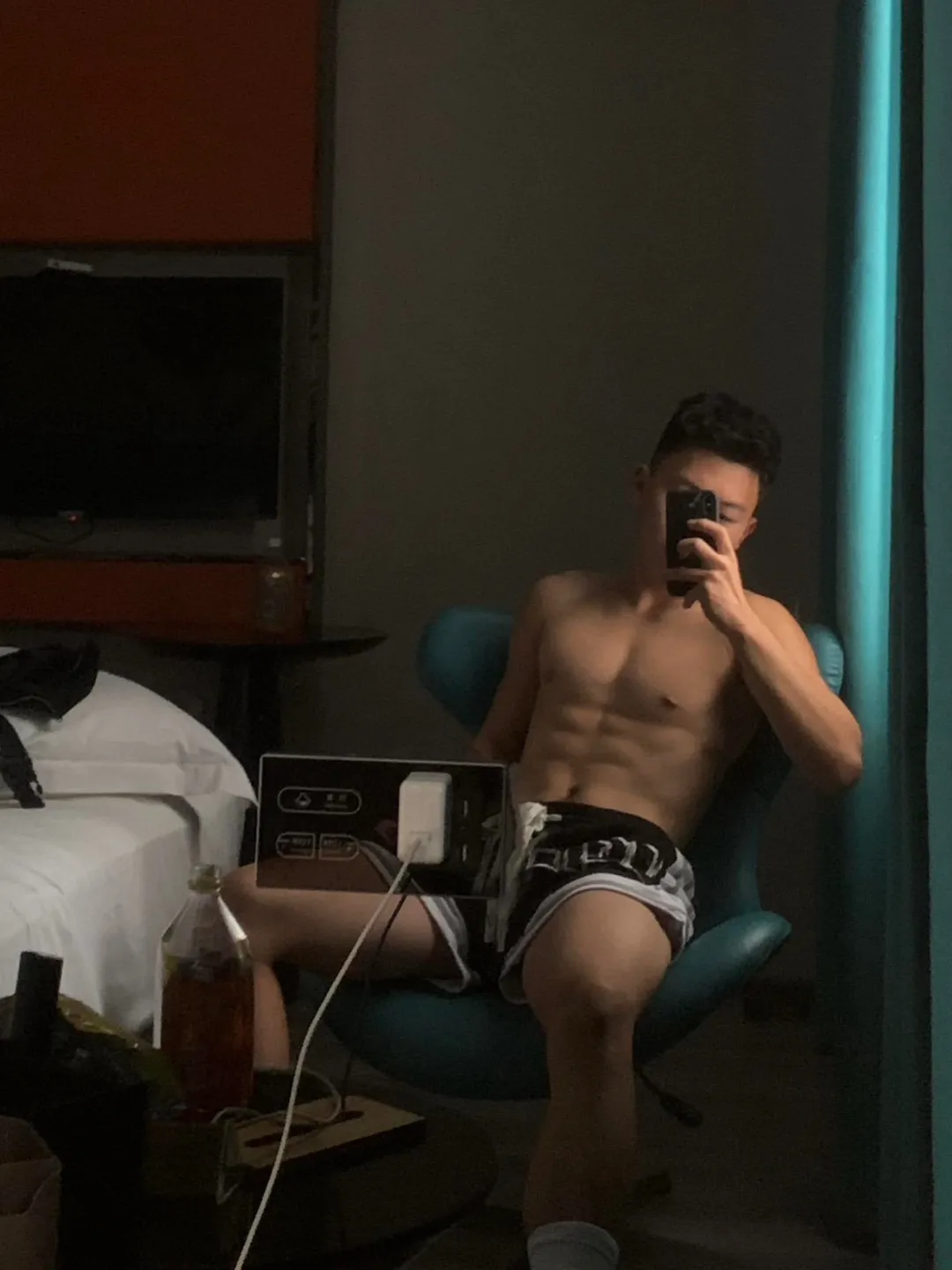 帅气的西安交大黑皮体育生 Andy. 泽！