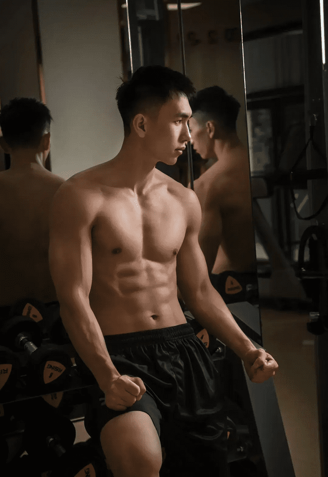 黑皮薄肌男孩，会是你的 crush 吗？