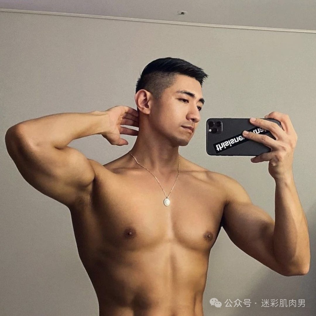 击败 99% 制服男人的证件照天菜，如今变成这样了？！