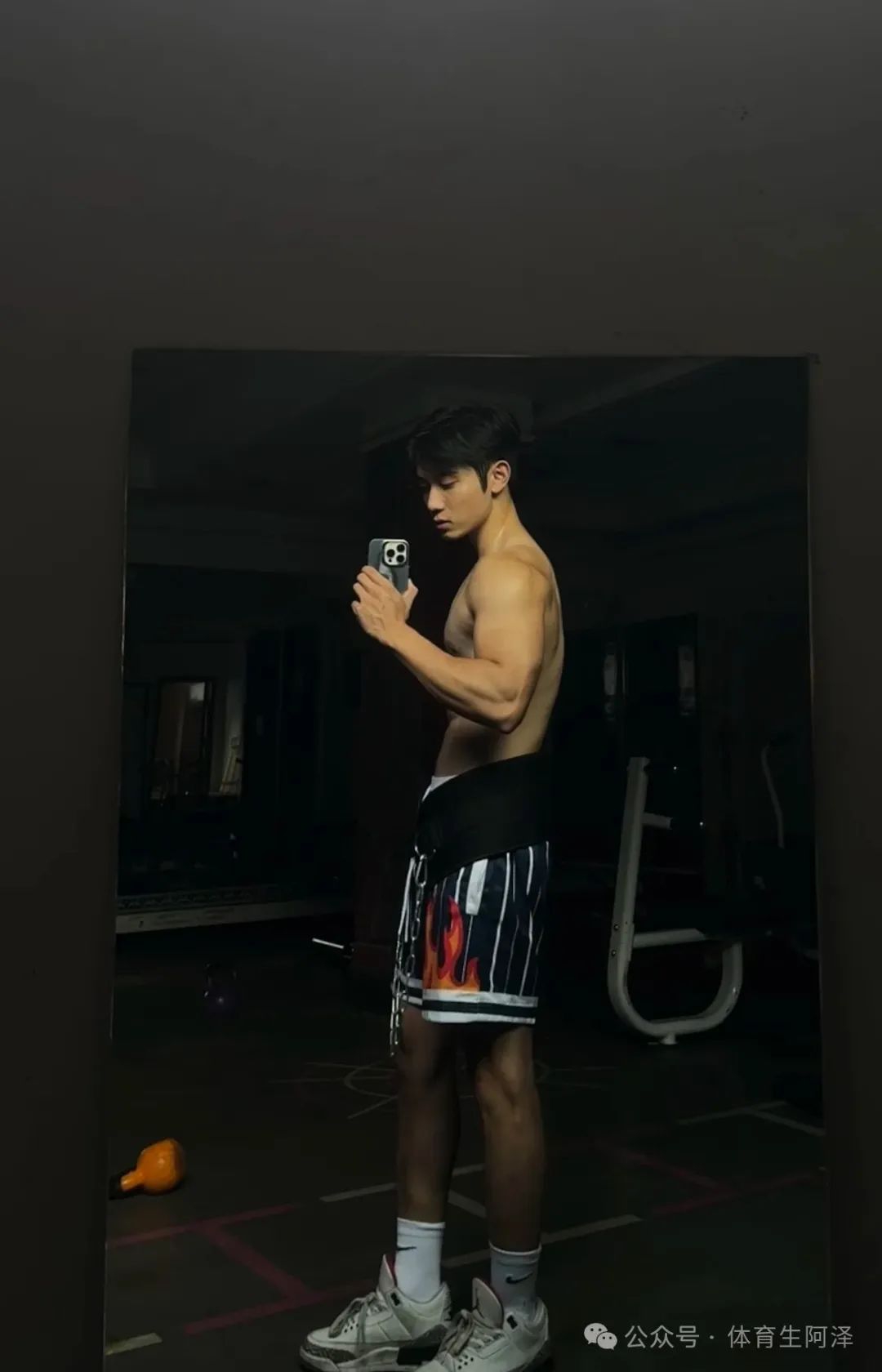 北体篮球校队校草，白袜大长腿太迷人.....