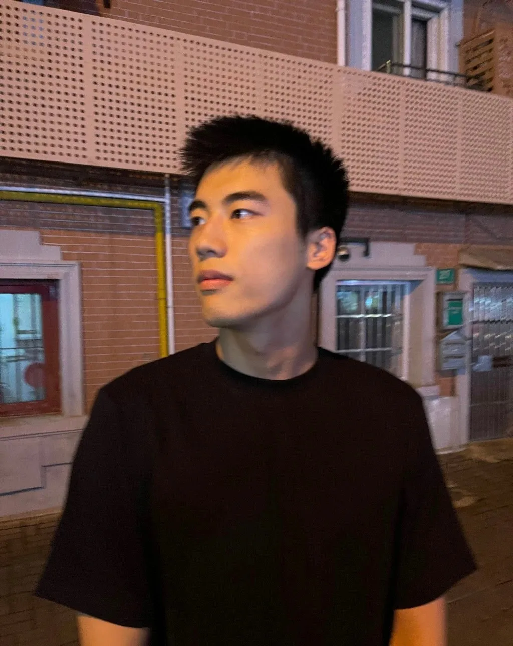 别盯着汪顺宁泽涛了！这个 187cm 男大体育生也太帅了吧！