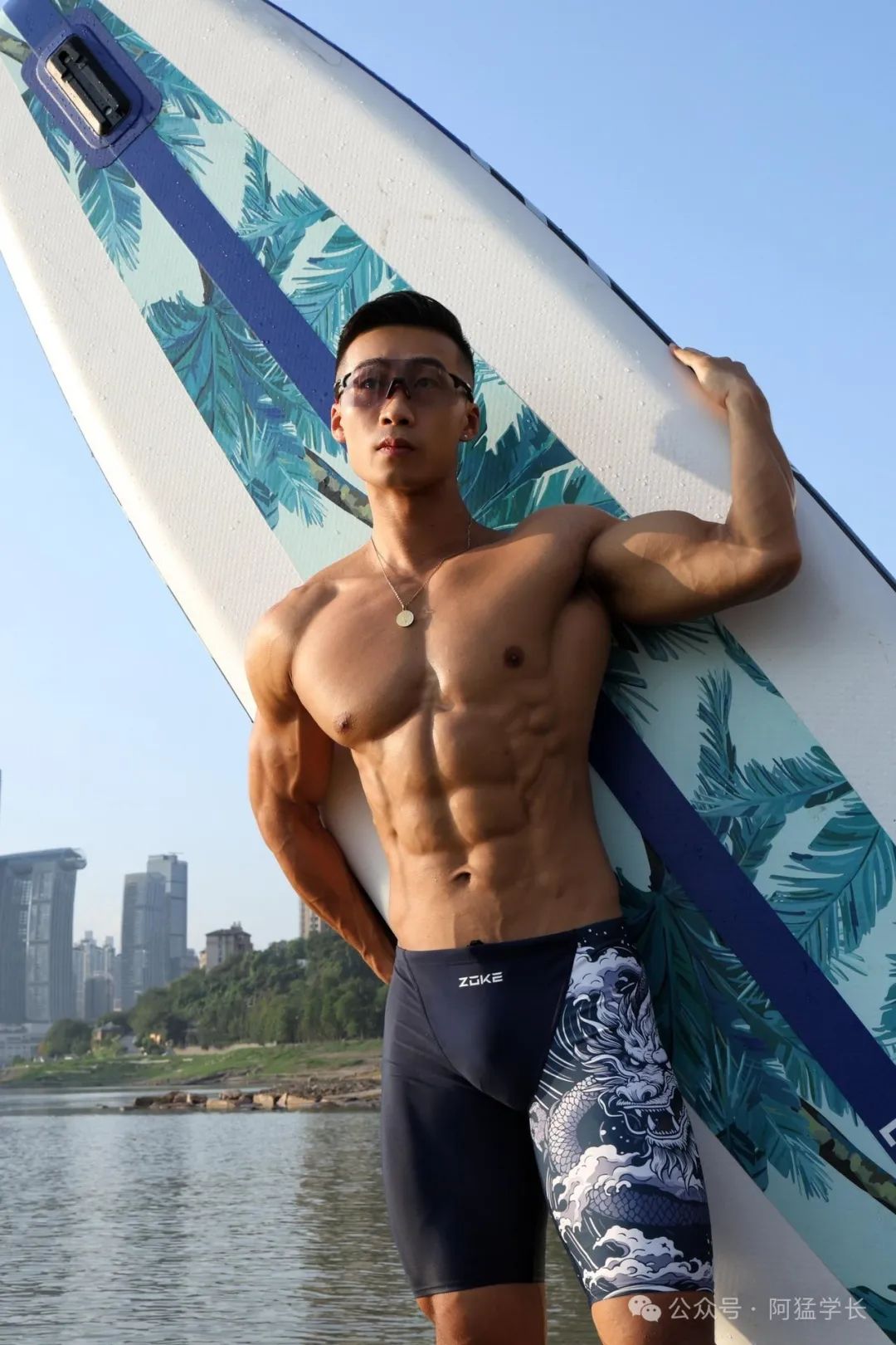 秋天的第一个肌肉男友，已在重庆上线！？