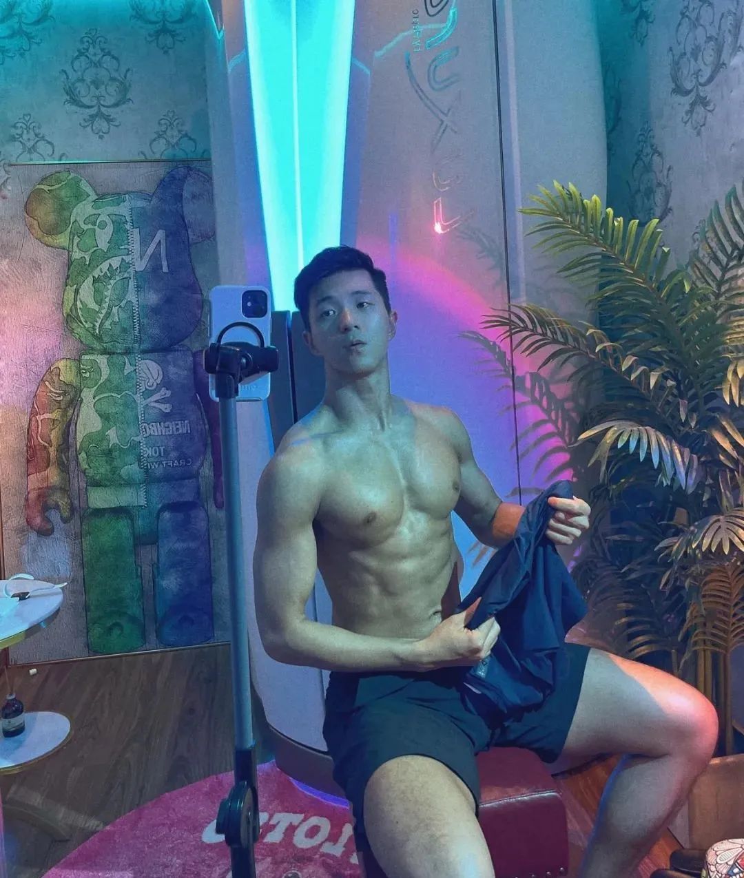 乐刻教练穿黑色吊袜？自拍私照长腿谁抵得住啊？