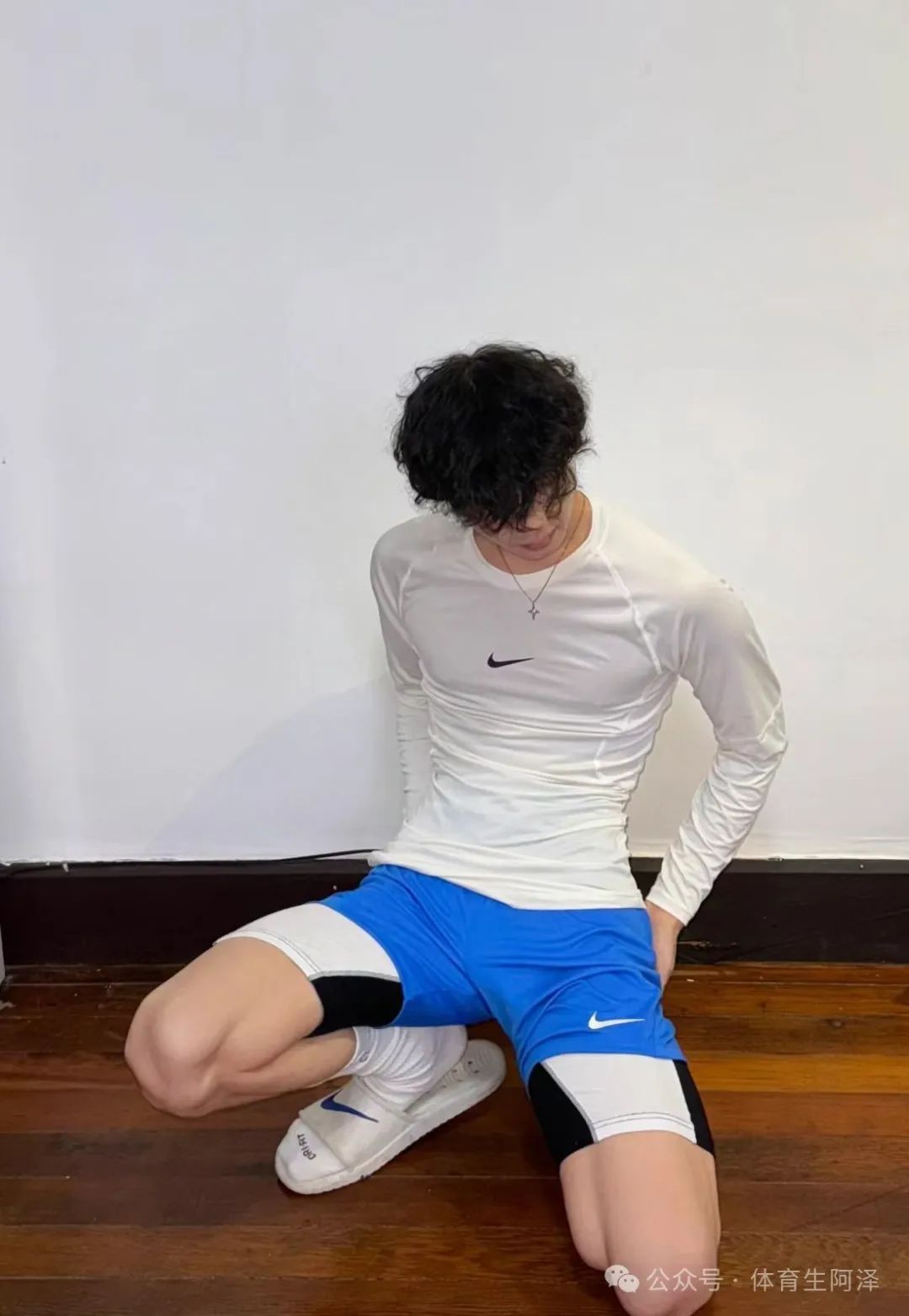 185 篮球白袜长腿大帅哥，腿比命长，好腿当赏........