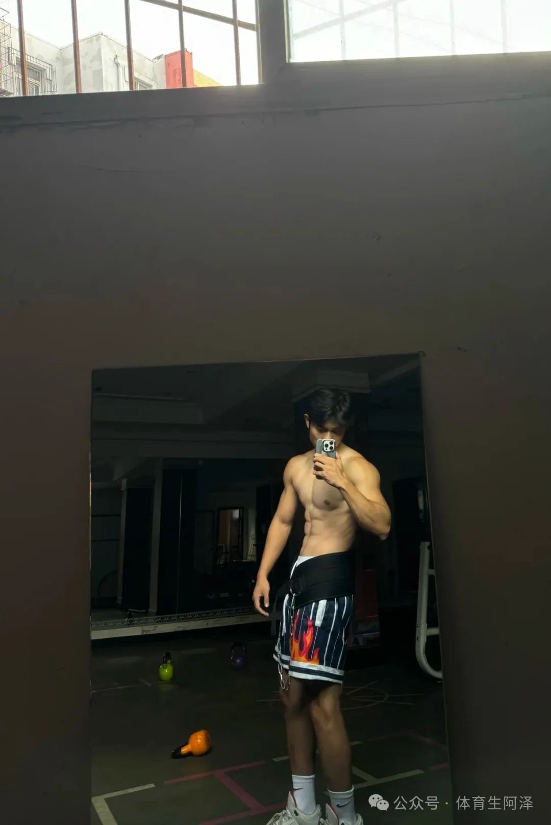 北体篮球校队校草，白袜大长腿太迷人.....