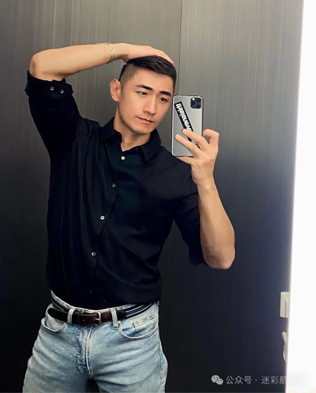 击败 99% 制服男人的证件照天菜，如今变成这样了？！