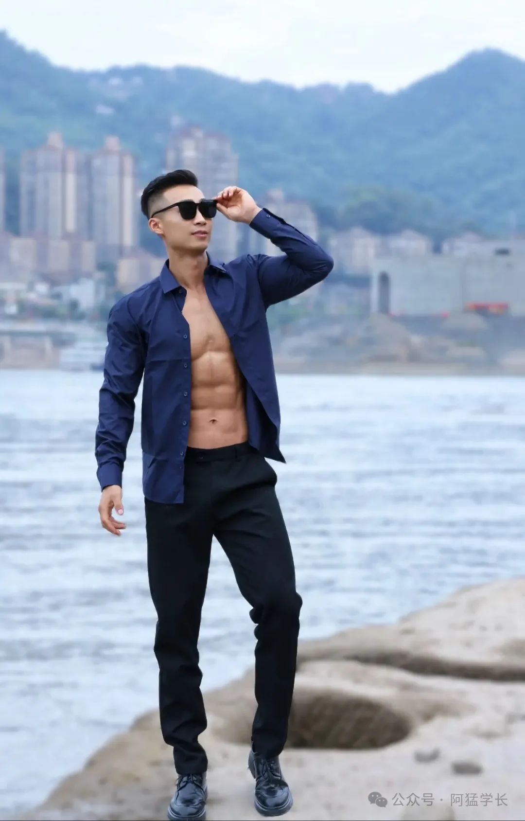 秋天的第一个肌肉男友，已在重庆上线！？