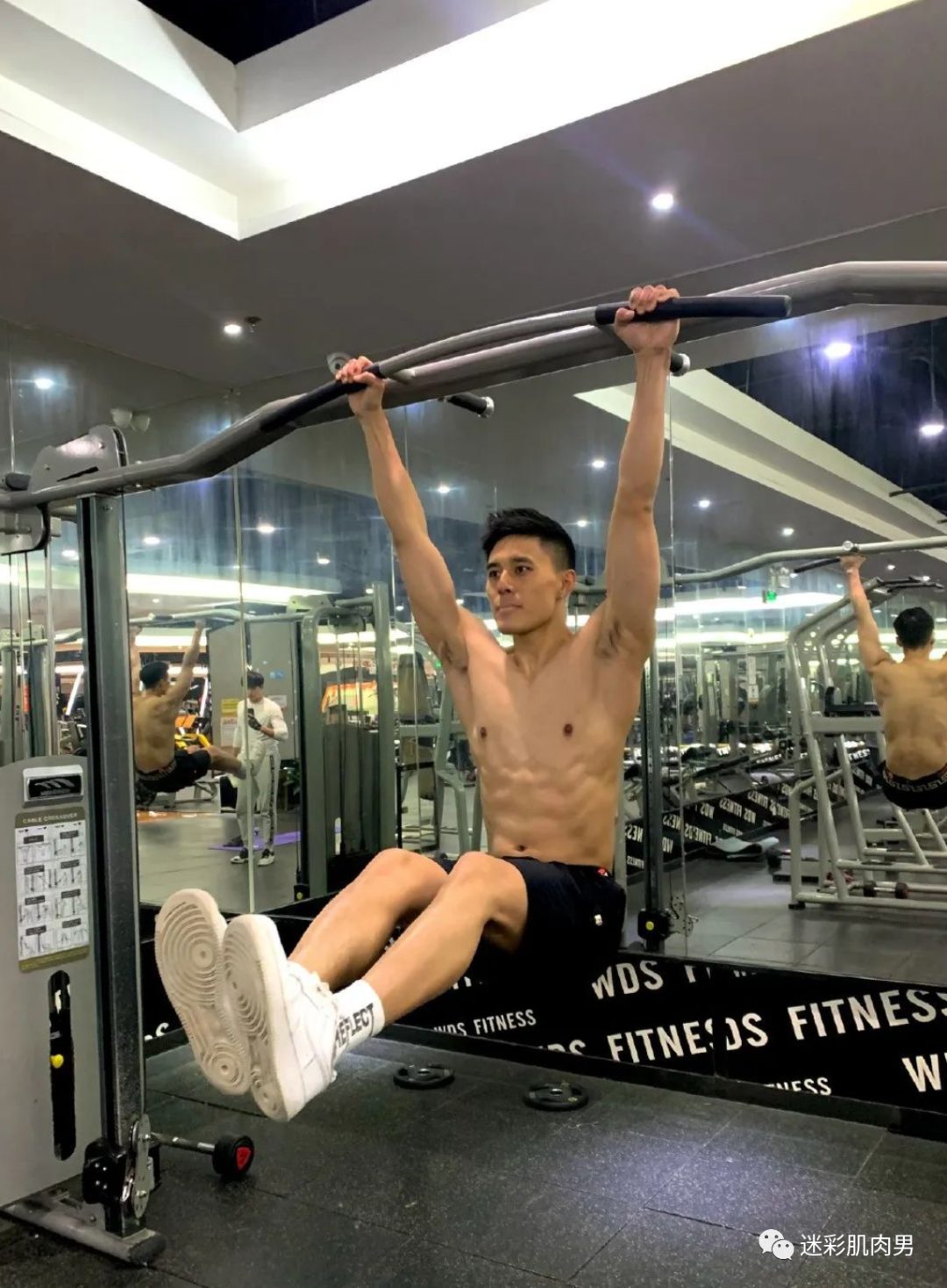 川师体院毕业的男模叶周，这长腿最近又长大了