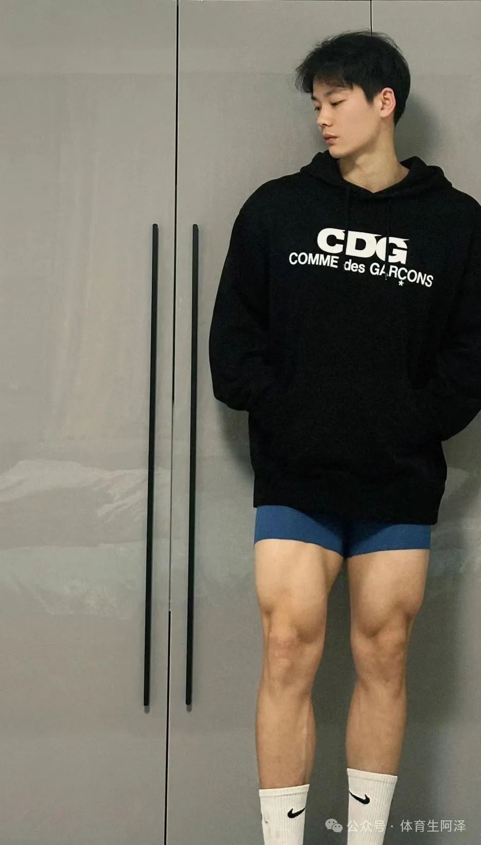 185 白皮帅哥游泳教练，大包警告别太明显......