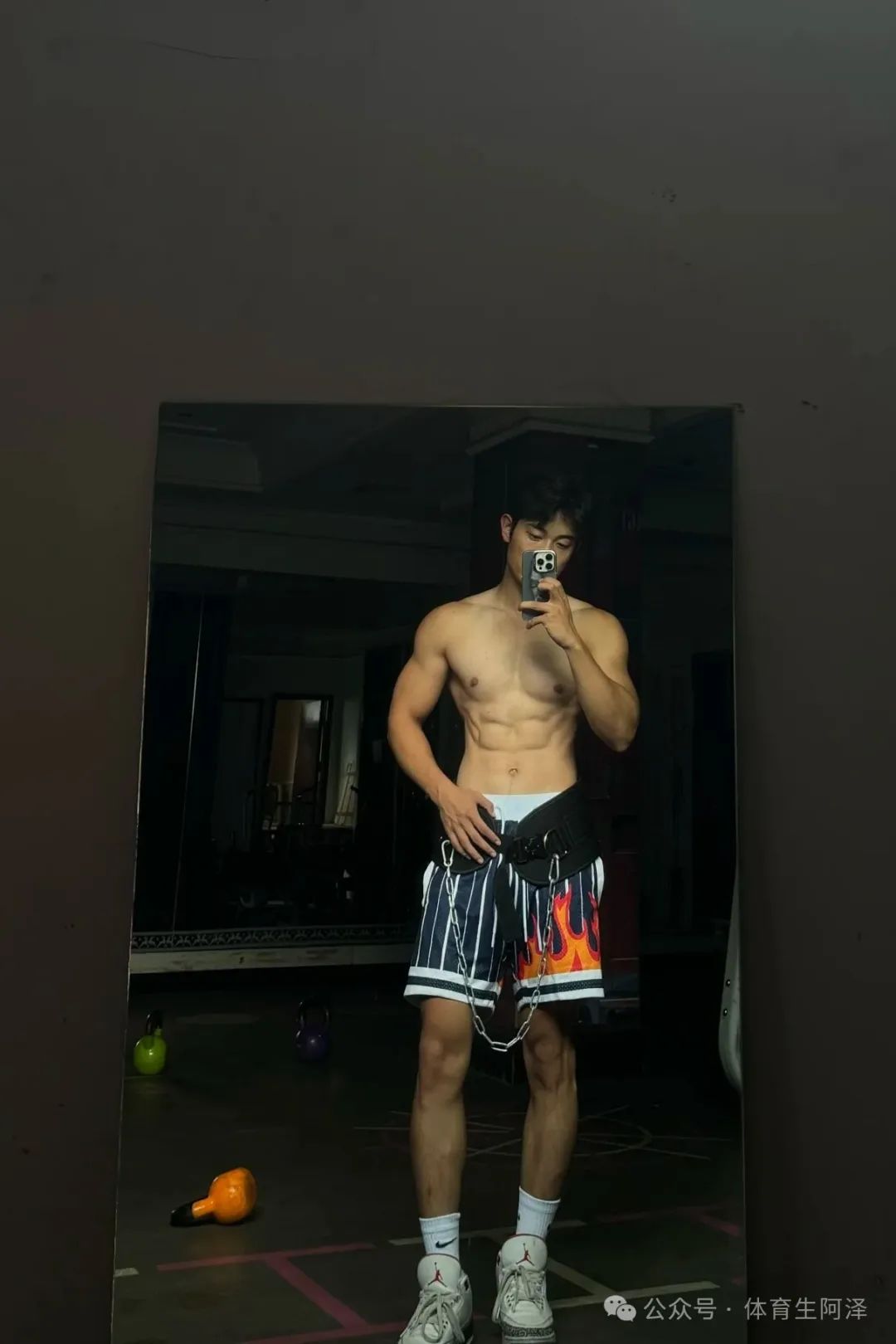 北体篮球校队校草，白袜大长腿太迷人.....