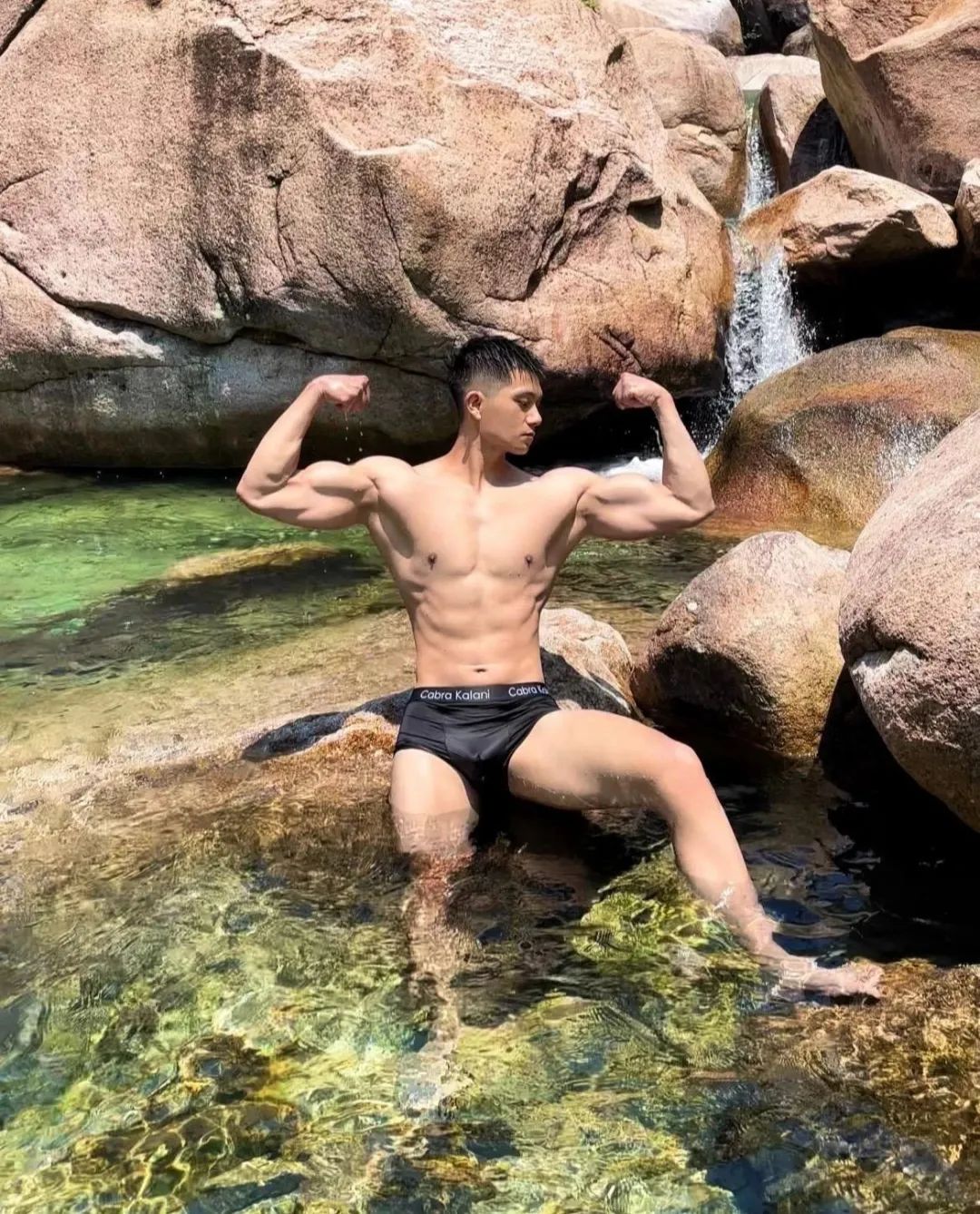 185cm 翘 P 山东帅哥，野外露营太有料了！