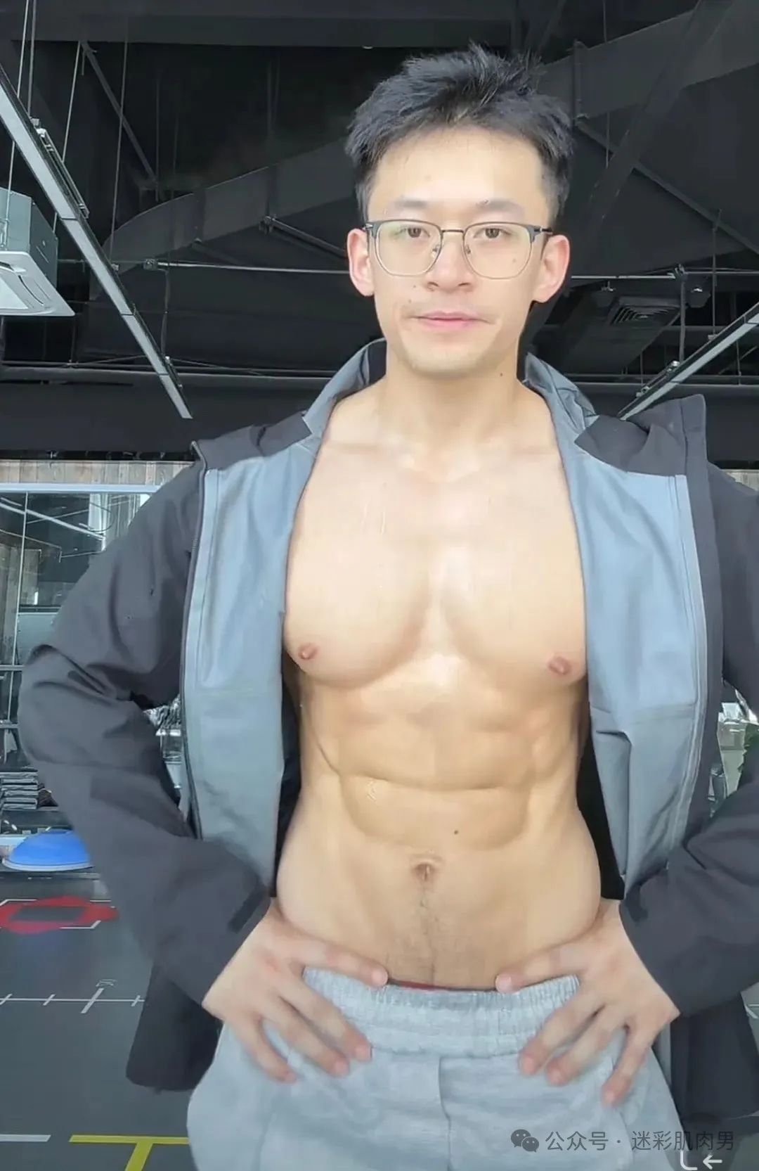 斯文眼镜人夫感小哥耐力太强直播走红！是免费看的吗？