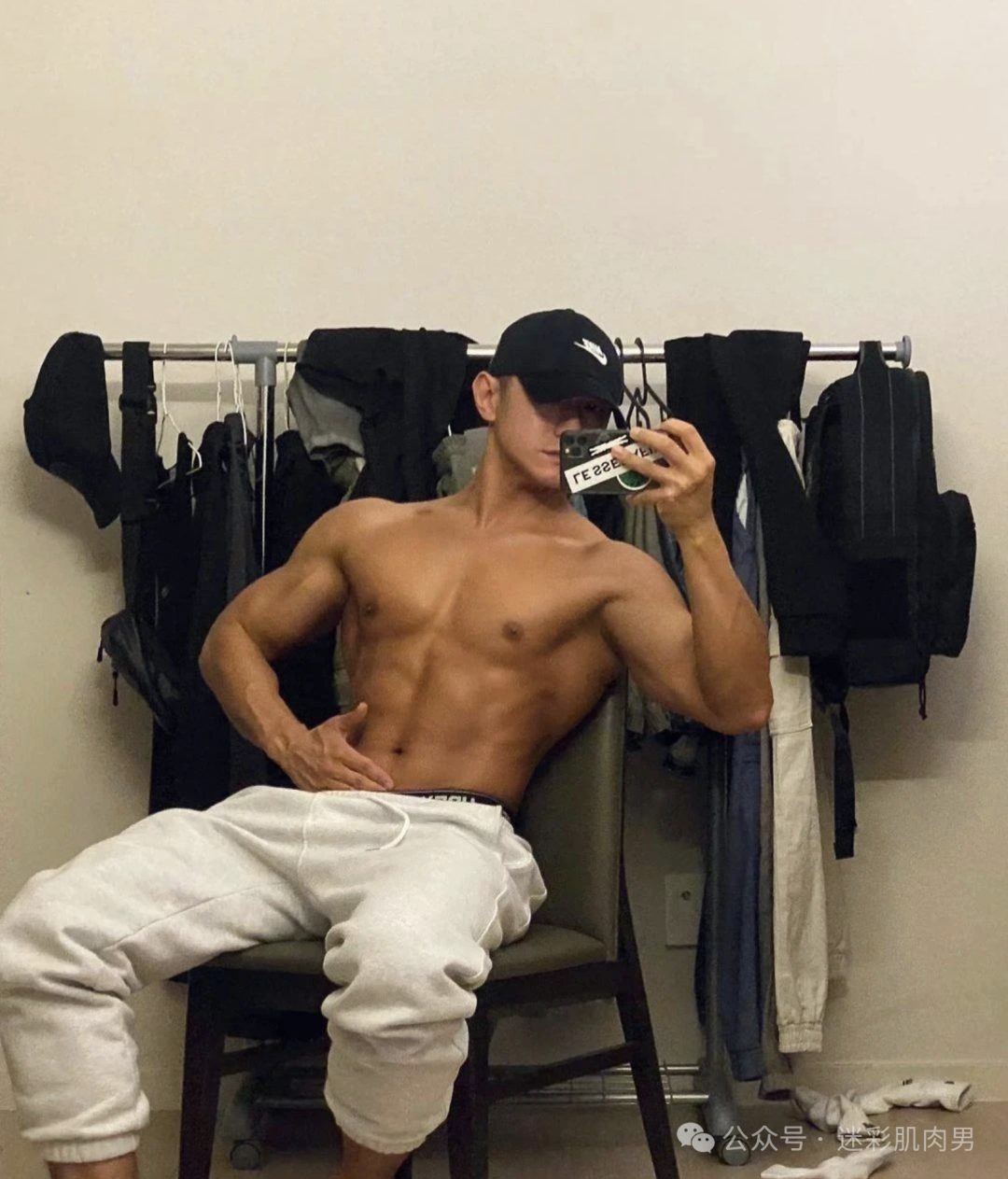 击败 99% 制服男人的证件照天菜，如今变成这样了？！