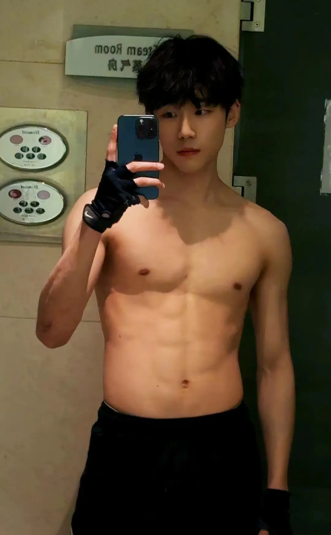 内娱男明星们，请按照他这个身材标准卷起来！