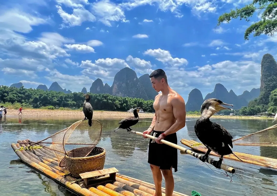 洗车湿透运动男脱衣太帅，喜欢这样的！！