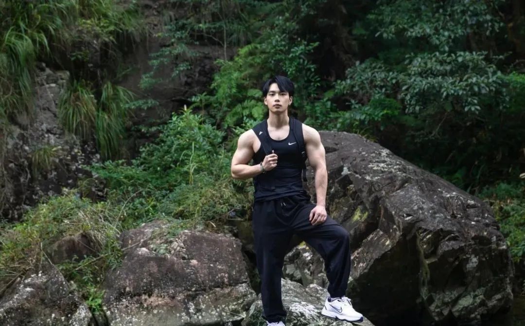 178cm 超帅健身教练，30 岁却是娃娃脸！