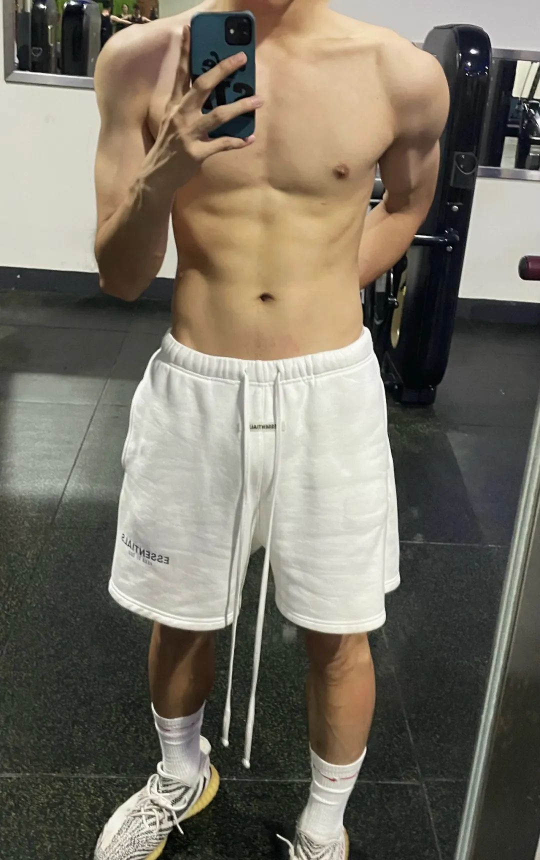 浙江 02 年直男体育生，这 190CM 大长腿简直太炸了！
