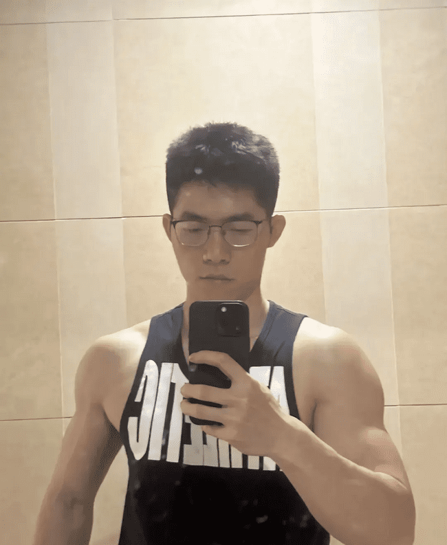 肌肉哥哥男人味十足，强健体魄充满阳刚之气！