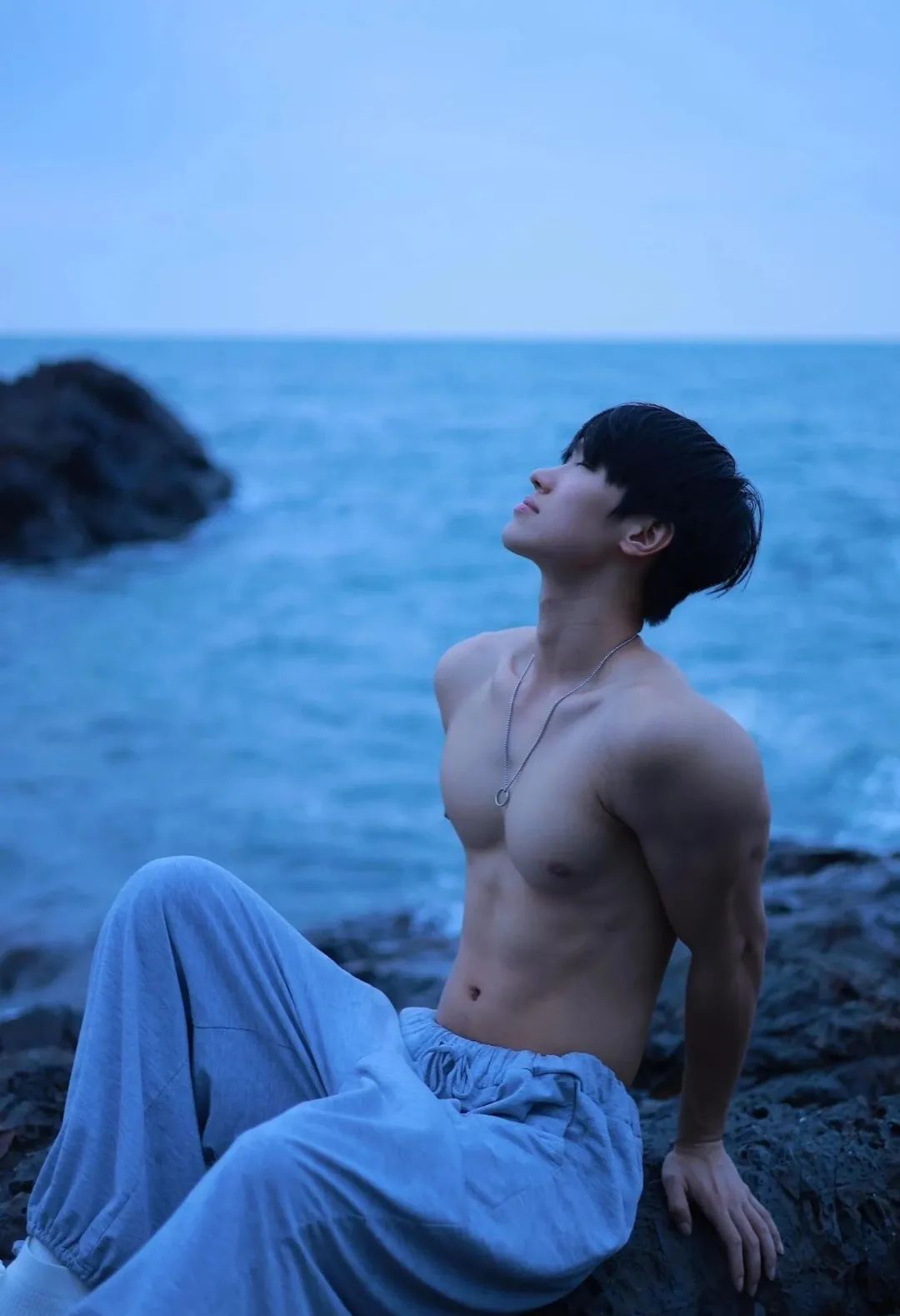 183cm 海边体育生弟弟，身材让人着迷！