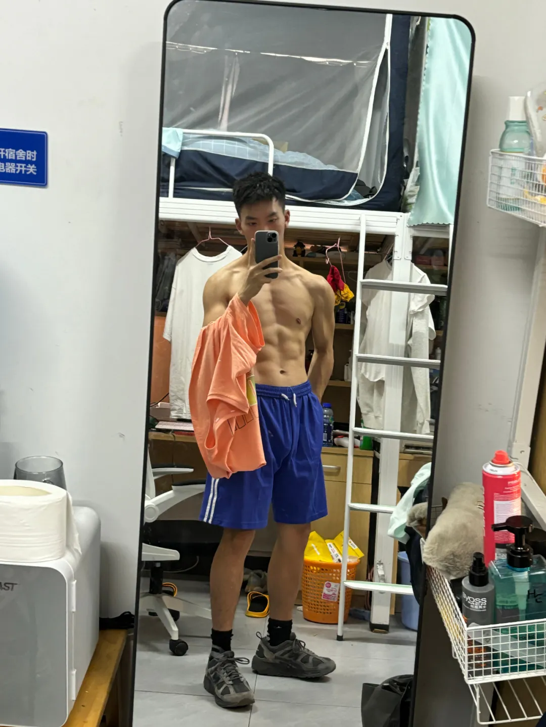 广州体院的体育生宿舍自拍真的太会了！