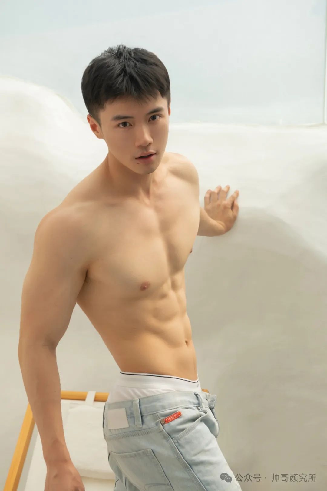 兄弟你好香！宽肩窄腰、身材抢镜的阳光少年 | 网红帅哥