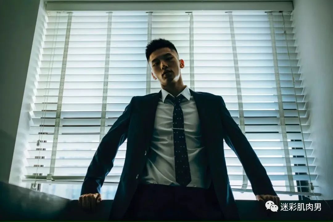 长腿男帅哥西装杀硬照写真绝了!太喜欢! 长腿男帅哥西装杀硬照写真绝了!太喜欢!