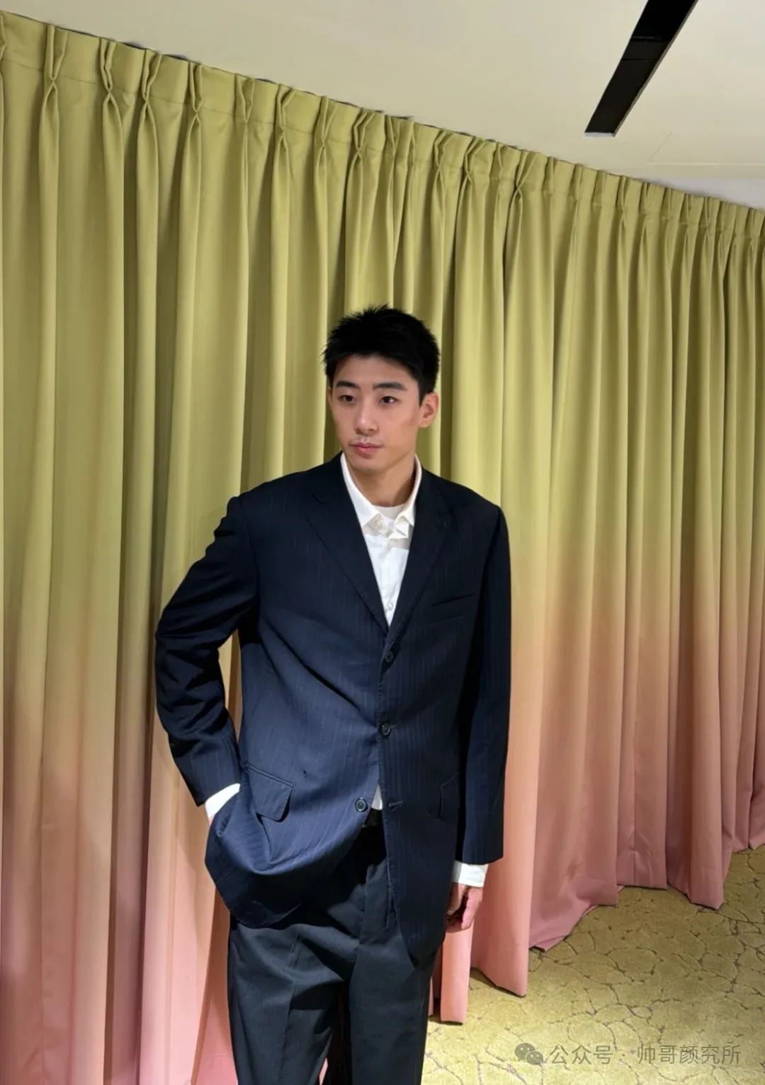 好看的呆萌男大！网友：拐回家当压寨弟弟 | 网红帅哥