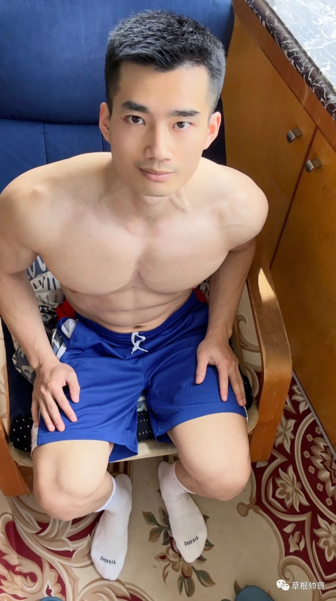 广西肌肉熟男蒙脸秀肌肉，太令人遐想了！