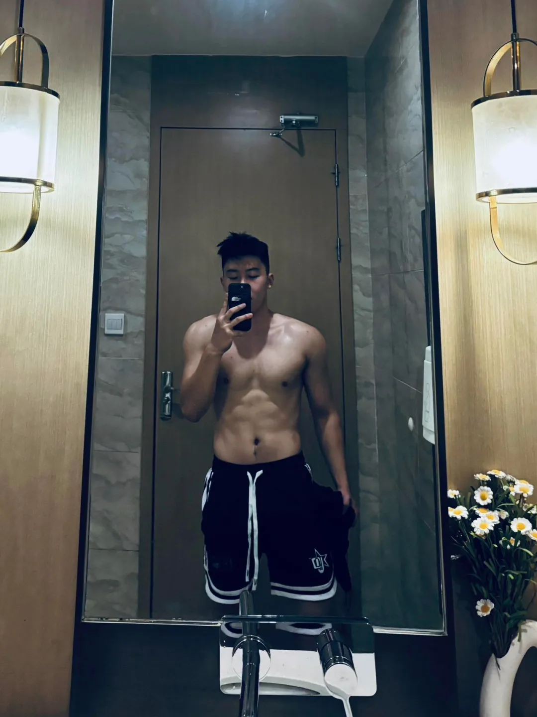 帅气的西安交大黑皮体育生 Andy. 泽！
