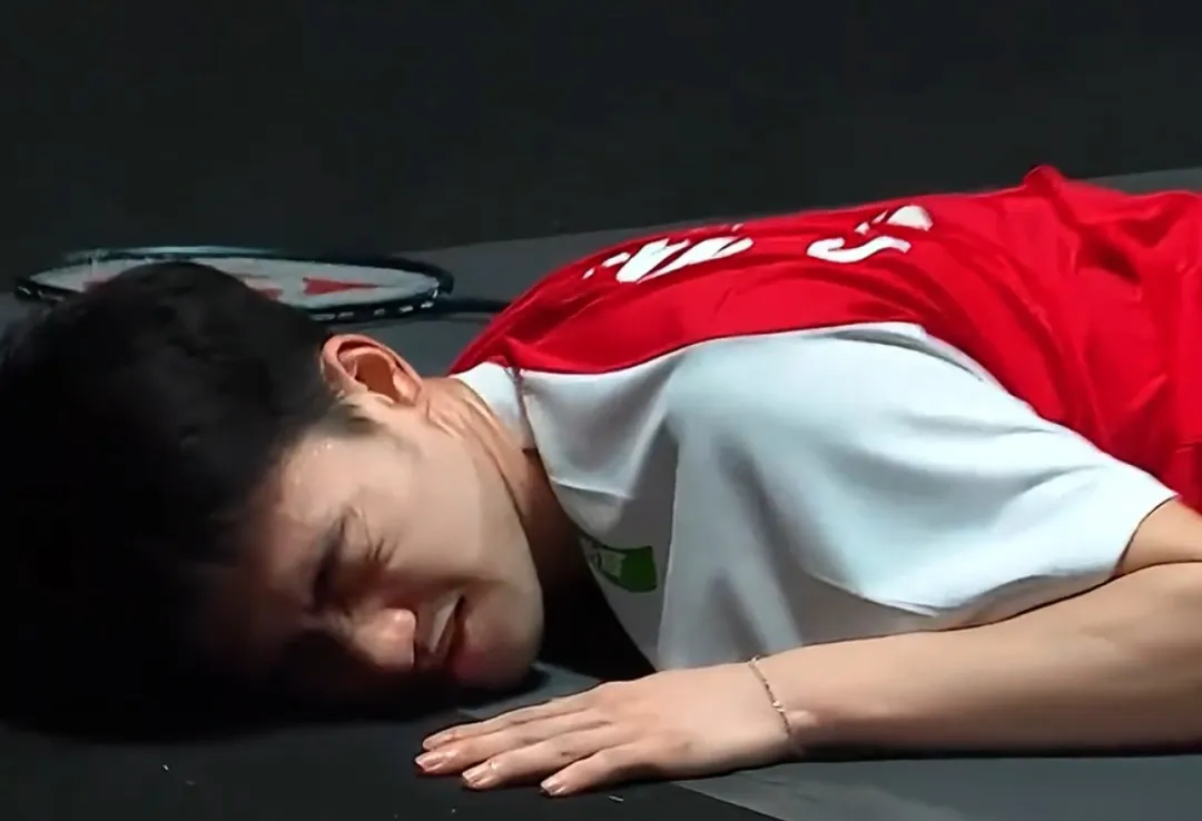 羽毛球男神王昶终于脱了！这也太好看了！