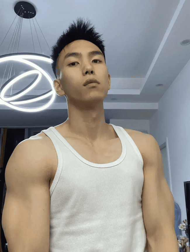 黑皮薄肌男孩，会是你的 crush 吗？