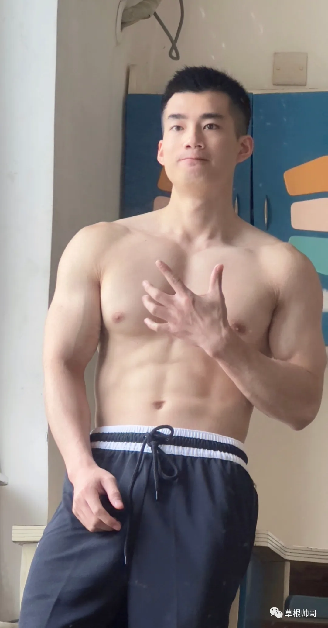 广西肌肉熟男蒙脸秀肌肉，太令人遐想了！