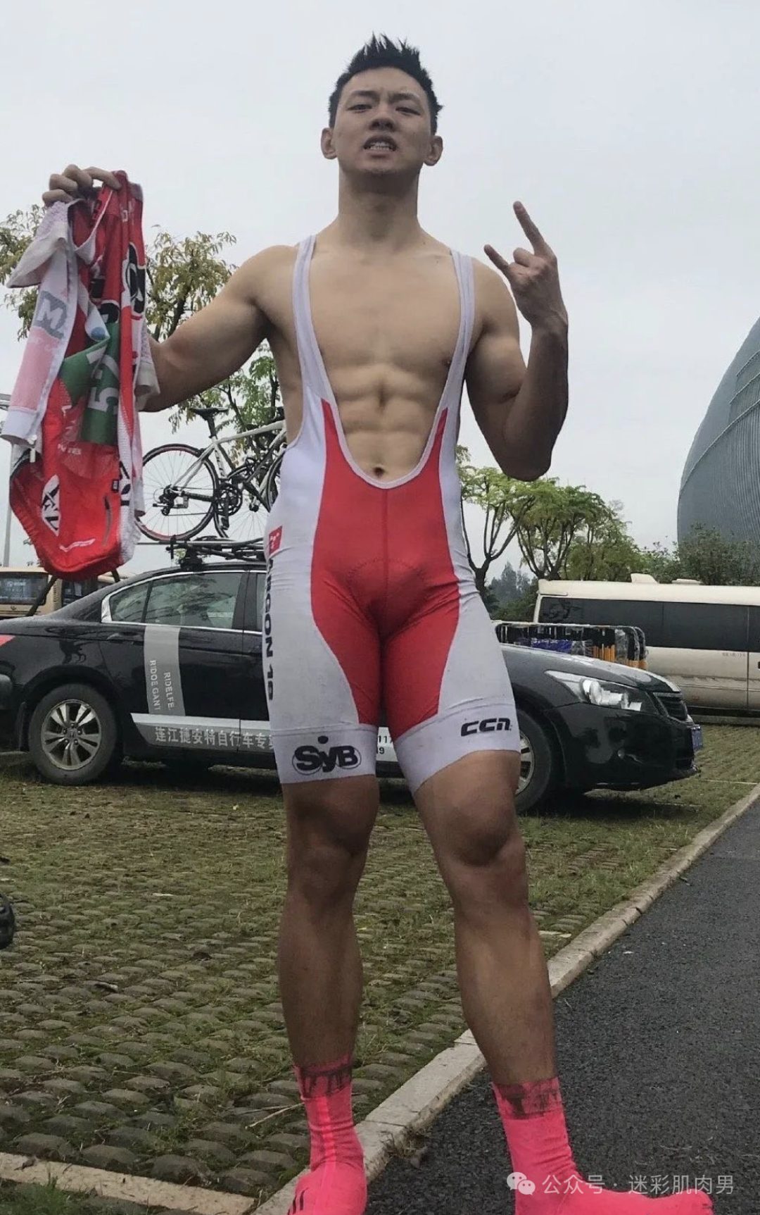 紧身衣骑行小哥居然参加百男综艺！大实力果然藏不住！